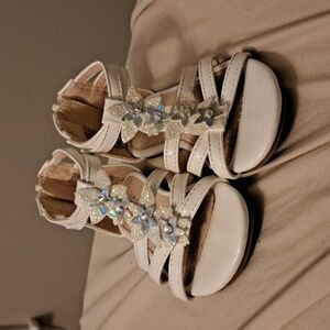 Floral Sandles White Toddler Size 6 toddler